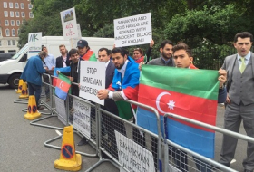 Separatçıların lideri Londonda, azərbaycanlılar etiraz edir – FOTOLAR, VİDEO